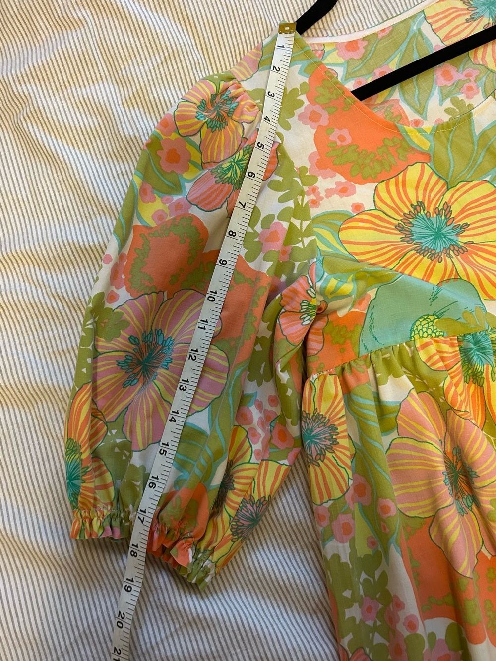 Redone up cycled vintage sheet dress - Picture 5 of 7